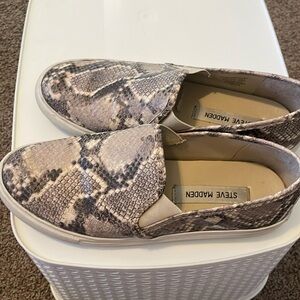 Steve Madden slip on